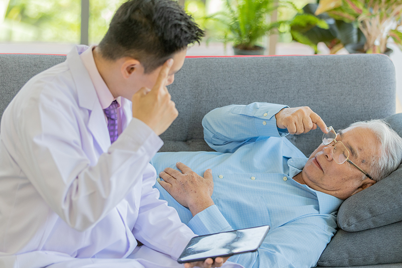 Doctor analyses elderly male patient